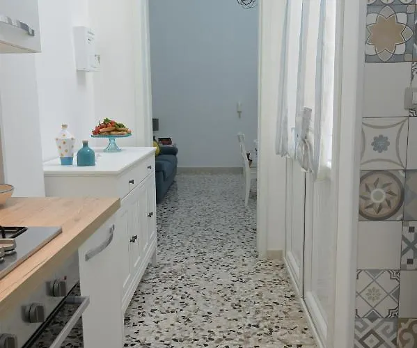 Al Civico 6 タヴィアーノ